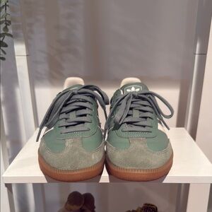 adidas Green Sneakers with Suede Upper and Retro Design